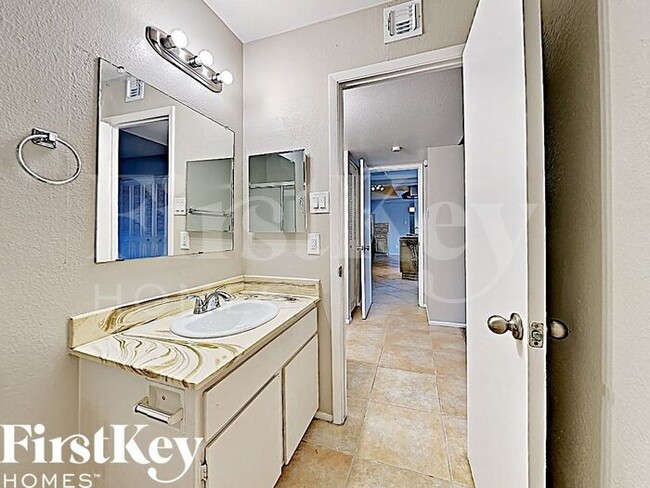 Building Photo - 4428 S La Corta Dr