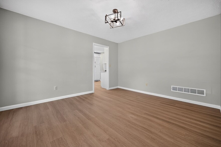 Building Photo - 305 Autumn Ridge Dr