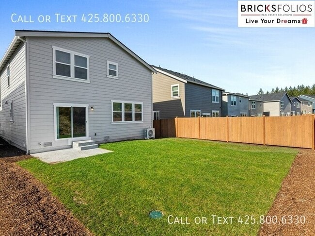 Building Photo - Inviting Home in Port Orchard with a Perfe...
