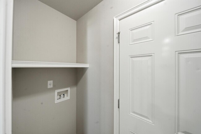 Building Photo - 10710 N 146th E Ave