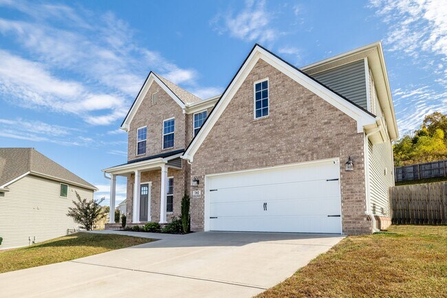 Building Photo - Maryville 37801 - 4 bedroom, 2.5 bath home...