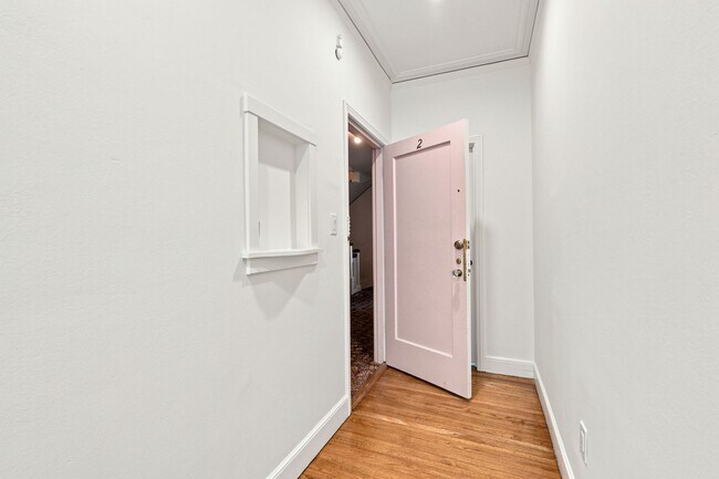 Building Photo - 1734 Greenwich St