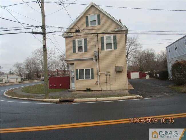 Building Photo - 17 Player Ave