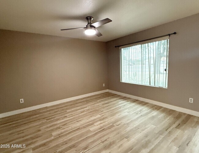 Building Photo - 1902 E Sandra Terrace