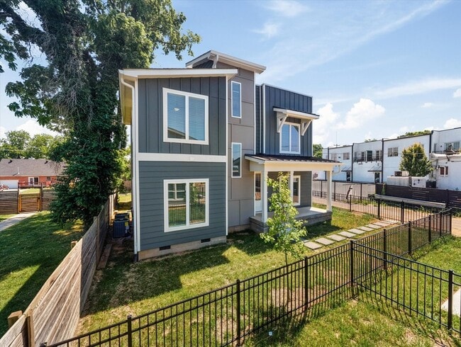 Building Photo - 1802 10th Ave N