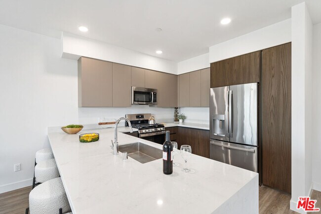 Building Photo - 6144 Whitsett Ave