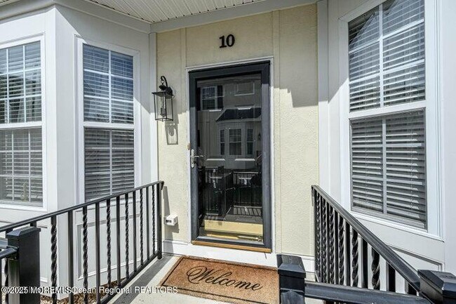 Building Photo - 10 Brookfield Dr