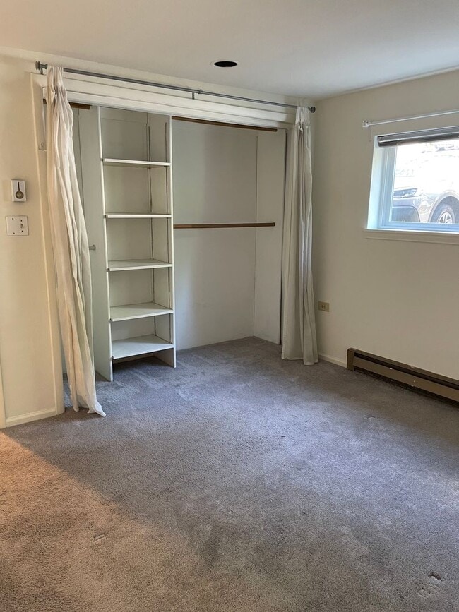 Building Photo - Cozy Bellevue One Bedroom Available Beginn...