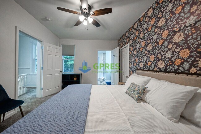 Building Photo - Furnished Elegant 3-Bedroom, 2.5 Bath Home with Hardwood Floors & Central A/C