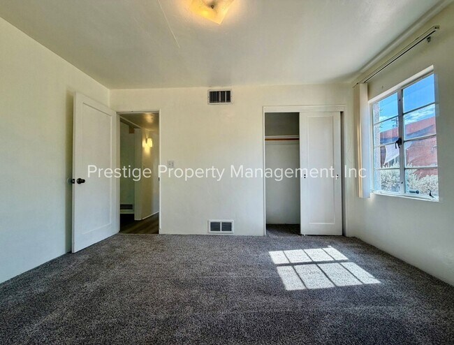 Building Photo - Spacious With Vintage Charm- 2/1 Centrally Located and Waiting For You!