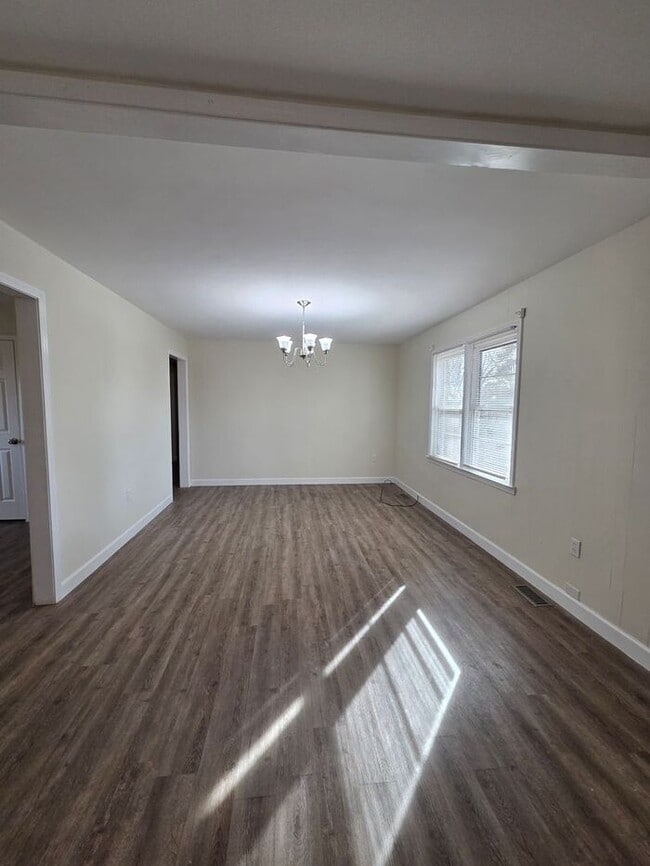 Building Photo - Beautiful Brick - Ranch Style Home!