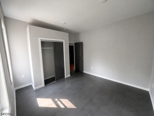 Building Photo - 35 Lentz Ave