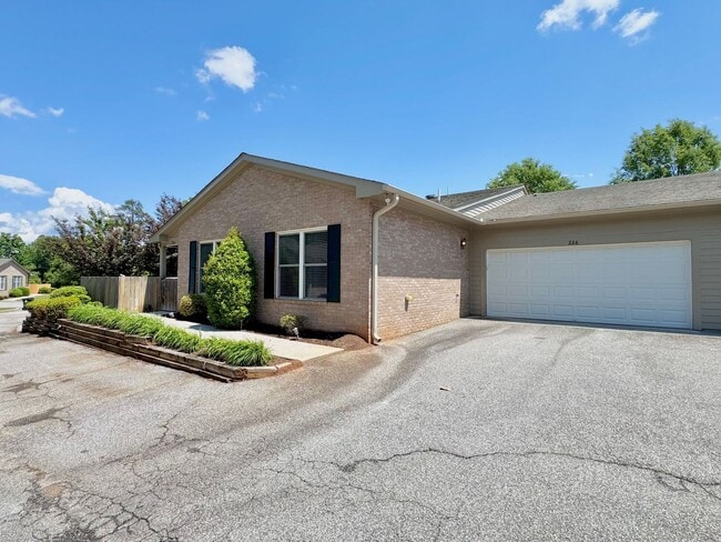Building Photo - Beaver Creek 3 Bedroom/2 Bathroom Condo