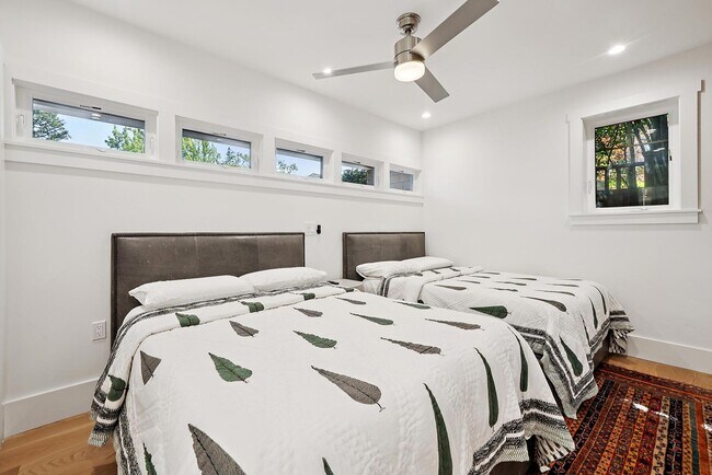 Building Photo - Beautifully Appointed 7-Bedroom Home with Lush Garden Setting in Palo Alto