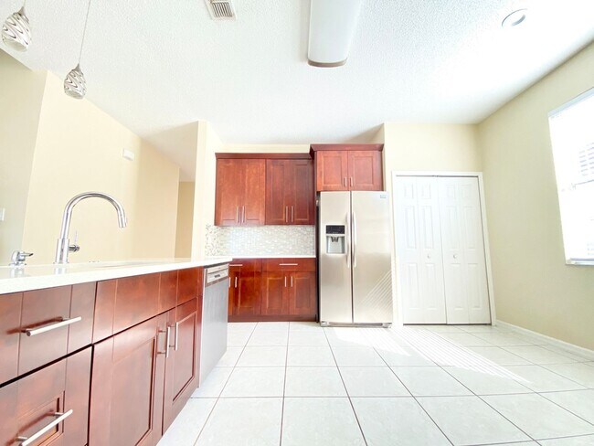 Building Photo - 729 Tuten Trail