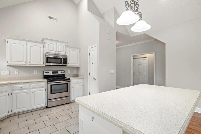Building Photo - 3225 Mayflower Ln