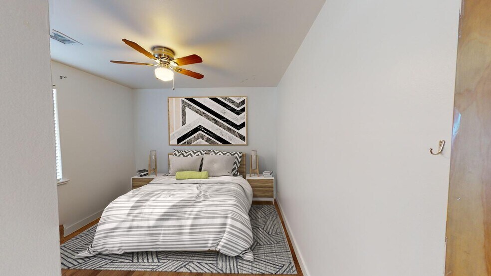 Building Photo - Bright & beautiful South Park Hill duplex property with large fenced shared yard