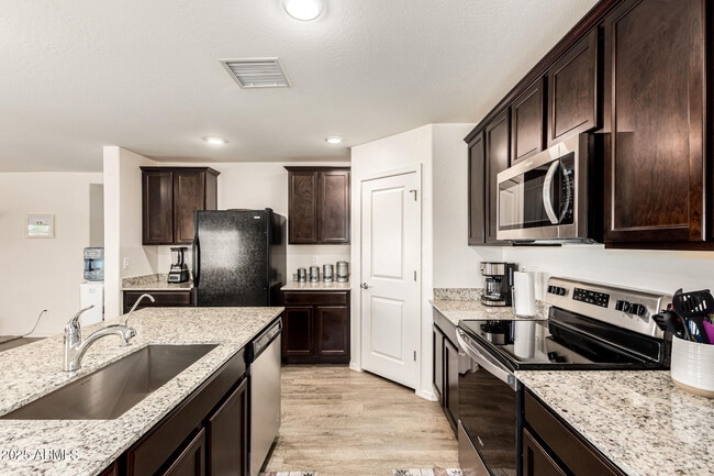 Building Photo - 1532 E Inouye Dr