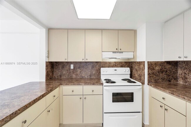 Building Photo - 3945 SW 89th Ave