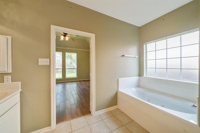 Building Photo - 8811 Sun Haven Ln