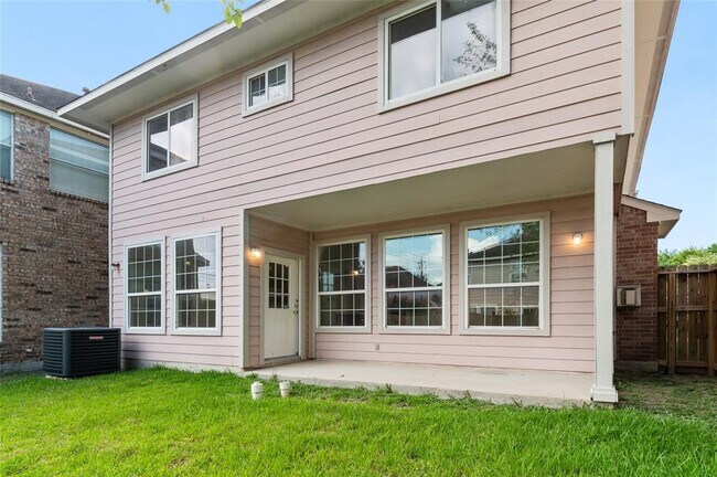 Building Photo - 4444 Victory Dr