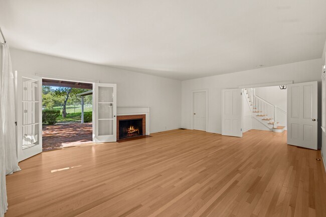 Building Photo - 875 San Ysidro Rd
