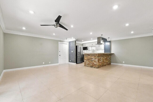 Building Photo - 3017 N Oakland Forest Dr
