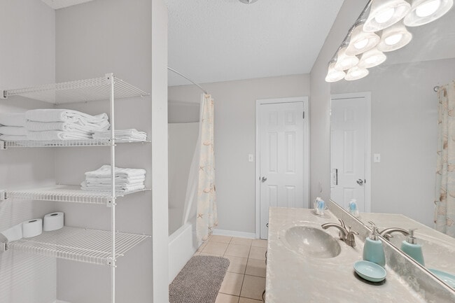 Building Photo - 2830 Scenic Gulf Dr