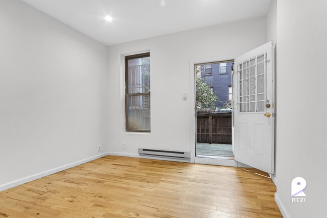 Building Photo - 324 W 49th St