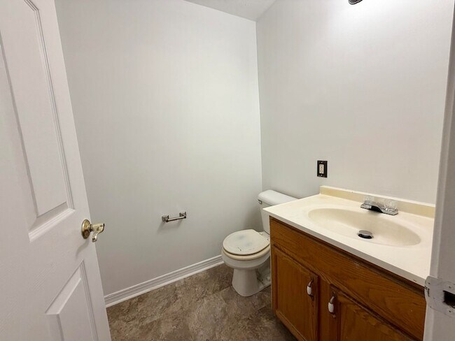 Building Photo - 116 T-Bird Ln