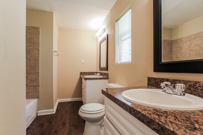 Building Photo - 1607 17th Ave N