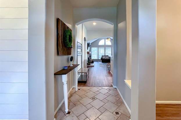 Building Photo - 1809 Village Ct Ln