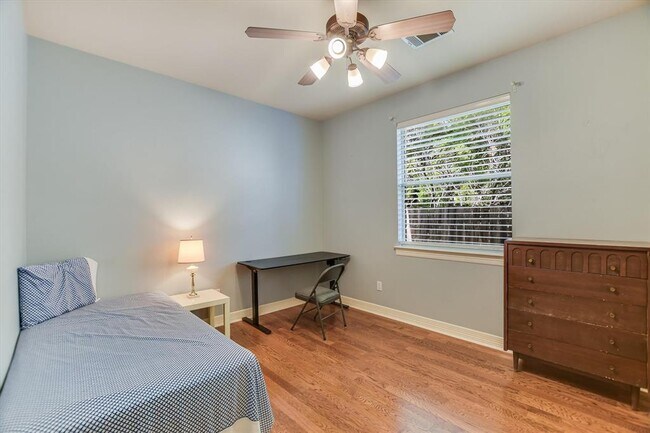 Building Photo - 2339 Berwick Dr