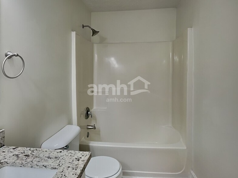 Building Photo - 162 Brook Lea Cove