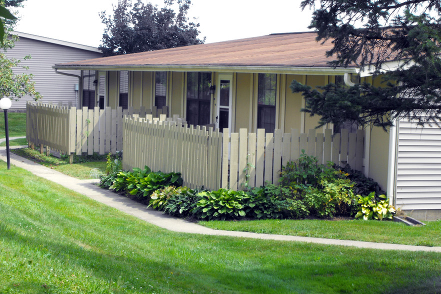 Primary Photo - Hawthorne Apartments