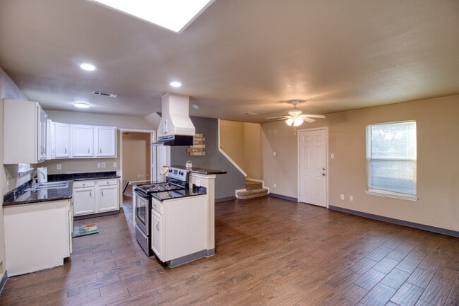 Building Photo - 1622 Dove Run