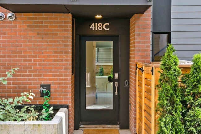 Building Photo - 418c 10th Ave E