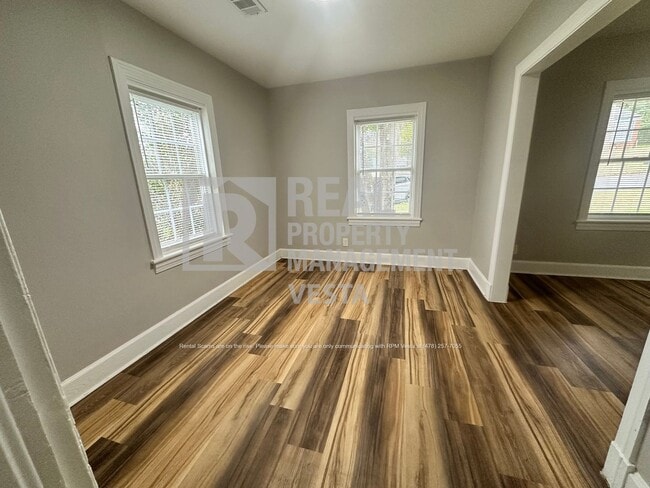 Building Photo - 1076 Carlisle Ave