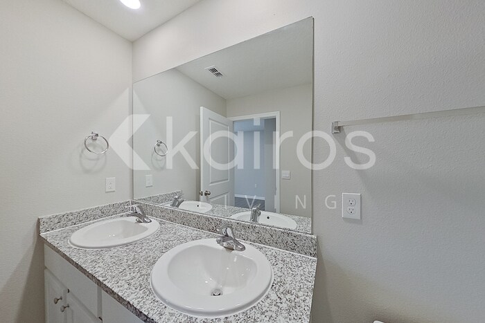 Building Photo - 8650 SW 44th Ct