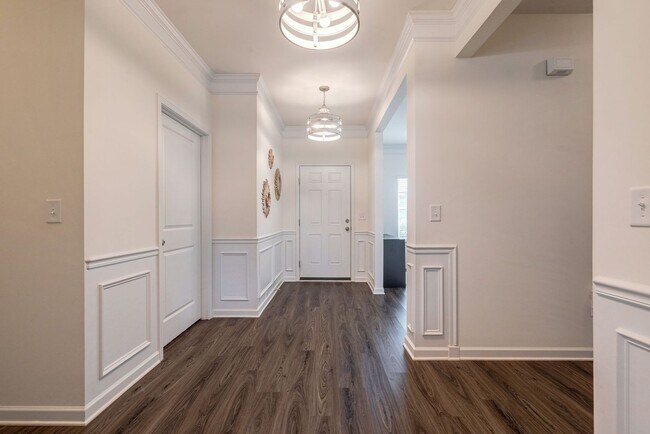 Building Photo - Move-In Ready Bogart Home with Open Layout and Private Fenced Yard