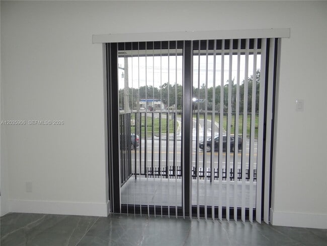 Building Photo - 5980 SW 40th Ave