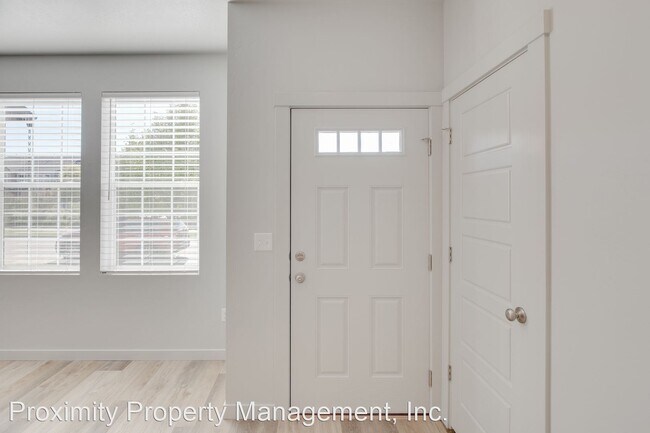 Building Photo - 3 br, 2.5 bath House - 11254 W. King St
