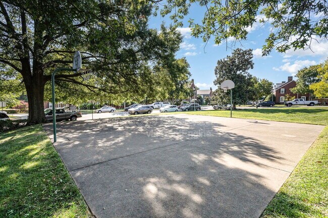 Building Photo - 3342 S Wakefield St