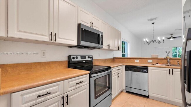 Building Photo - 4921 SW 140th Terrace