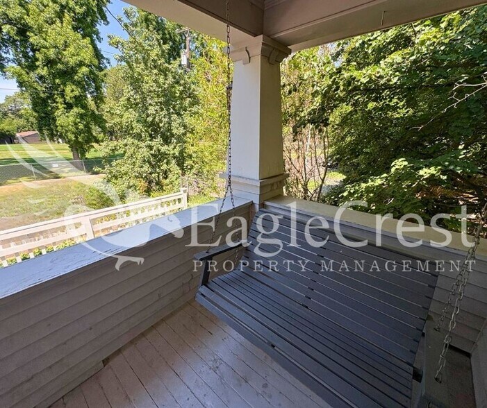Building Photo - Beautifully Renovated Historic 3 Bedroom Home