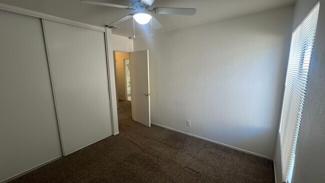 Building Photo - Single Story Rosamond home