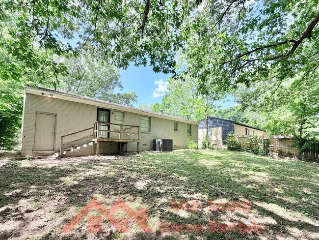 Building Photo - 3682 Suzanne Dr