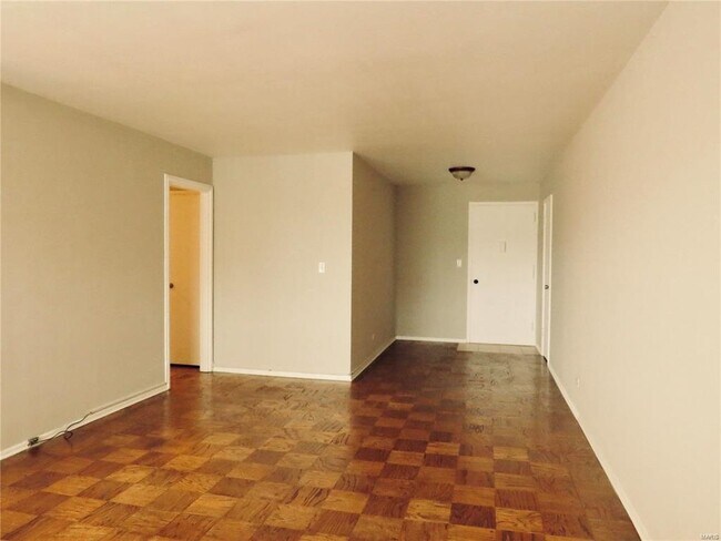 Entry hall - 4466 W Pine Blvd