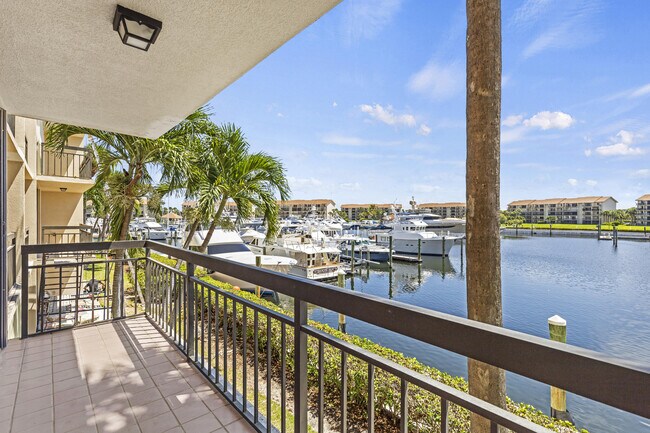 Building Photo - 2401 Marina Isle Way