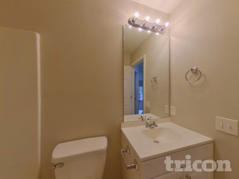 Building Photo - 2521 Wingdale Dr